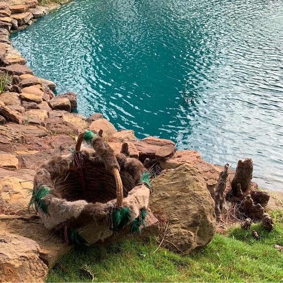 Native American Basket w/fur, feathers, metal concho on leather beaded straps. - Picture 13 of 13
